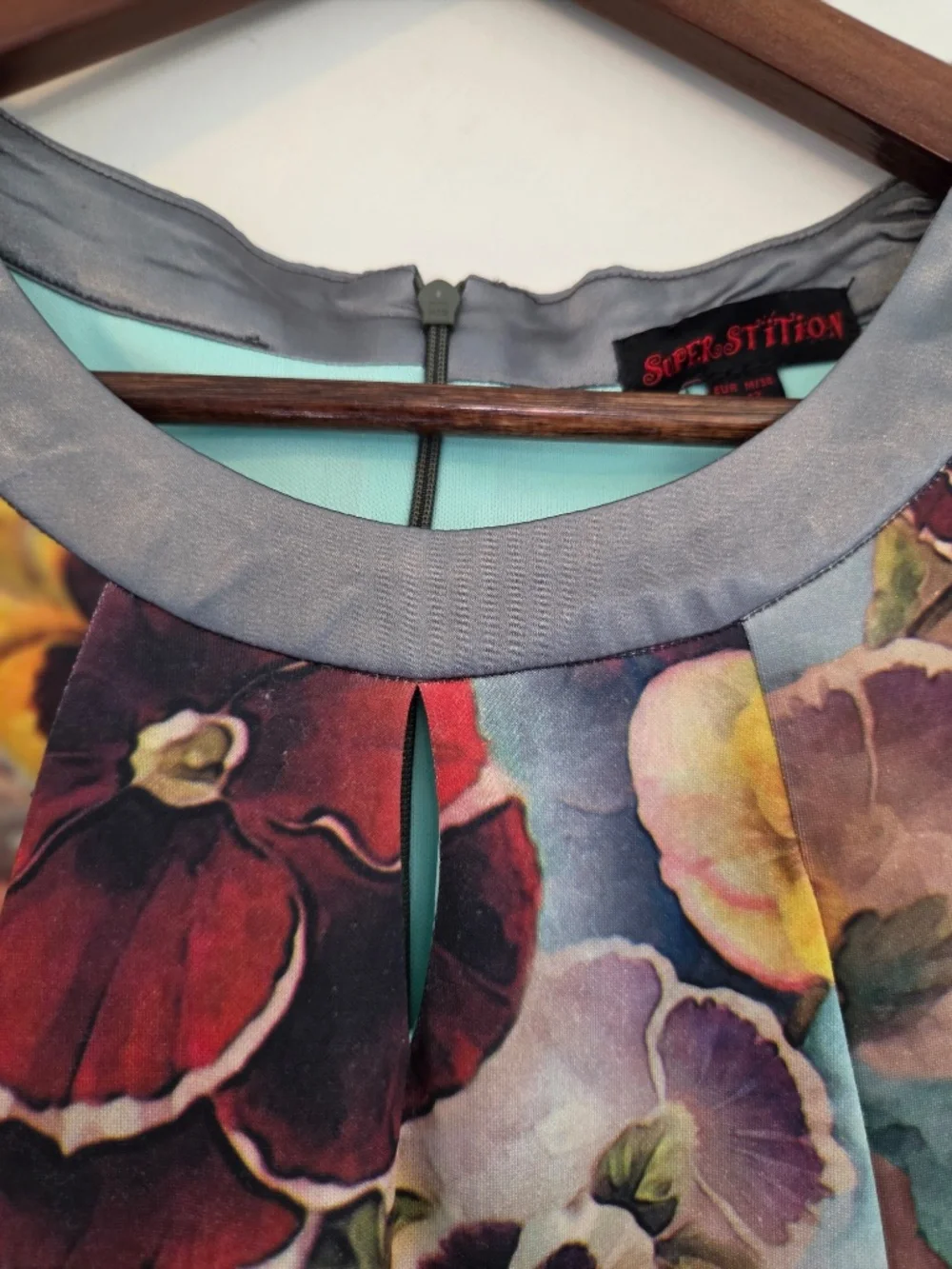 Pansy floral dress 8 sleeveless fit/flare key hole neck satin trim event summer - Picture 4 of 12